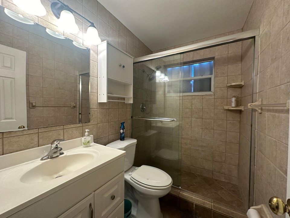 For Rent: $2,100 (2 beds, 2 baths, 900 Square Feet)