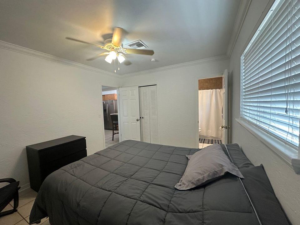 For Rent: $2,100 (2 beds, 2 baths, 900 Square Feet)