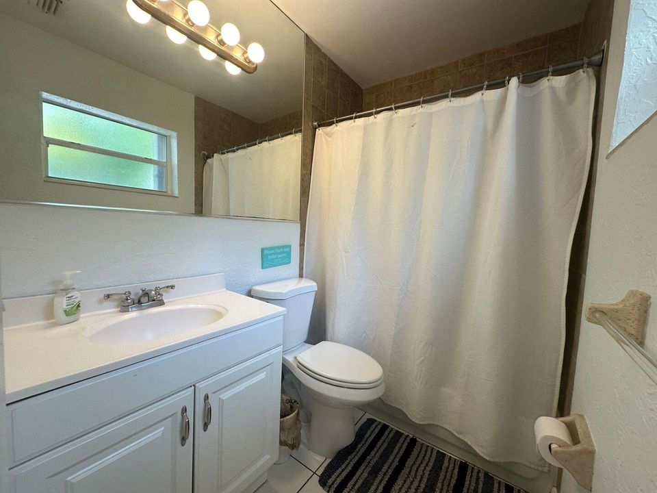 For Rent: $2,100 (2 beds, 2 baths, 900 Square Feet)