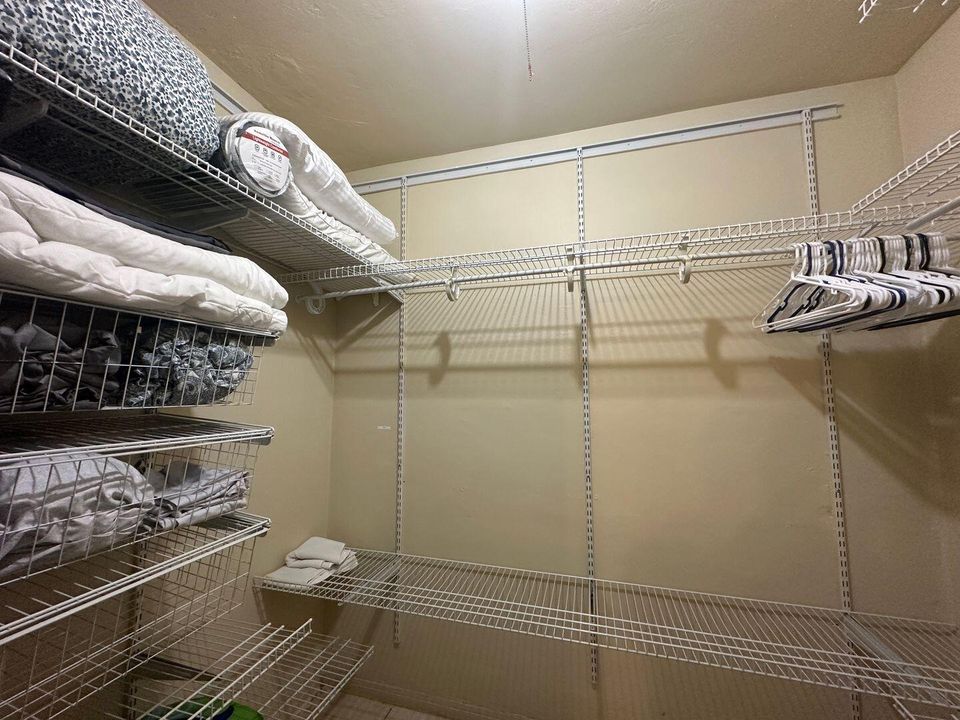 For Rent: $2,100 (2 beds, 2 baths, 900 Square Feet)