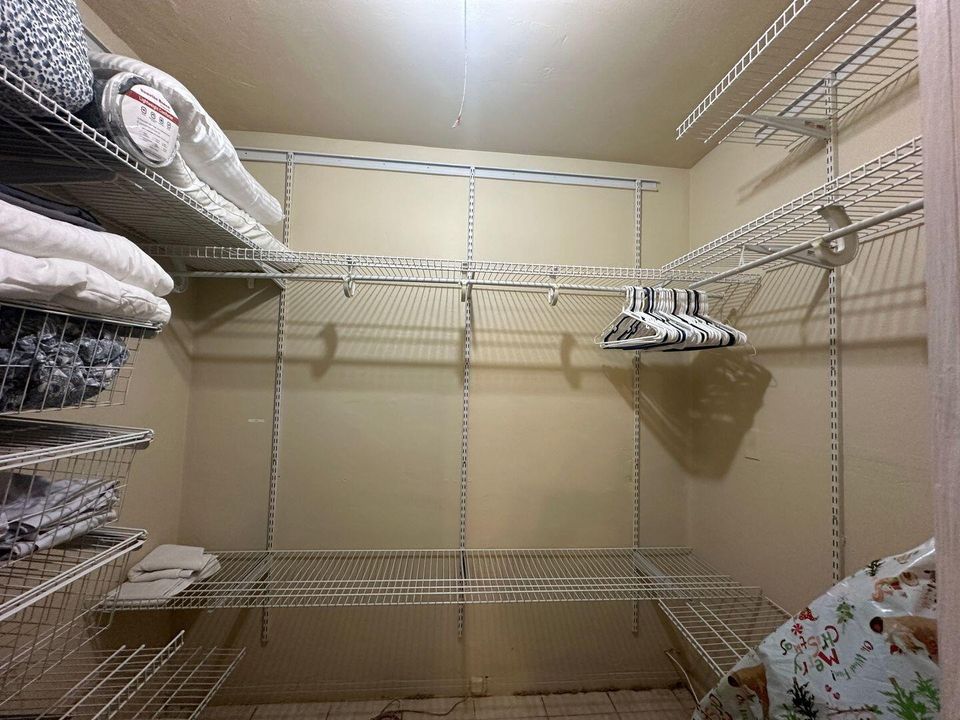 For Rent: $2,100 (2 beds, 2 baths, 900 Square Feet)