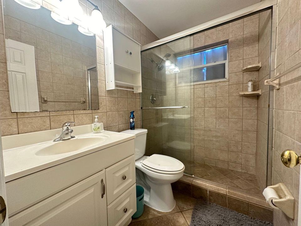 For Rent: $2,100 (2 beds, 2 baths, 900 Square Feet)