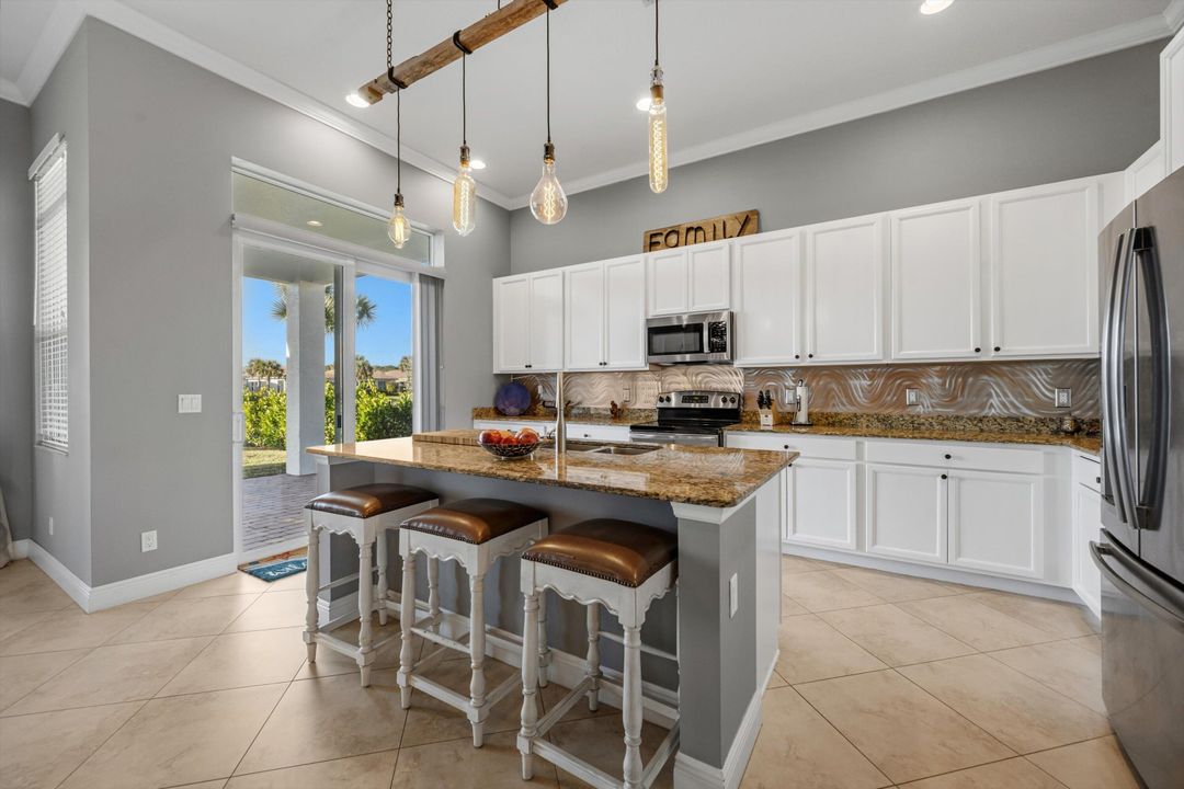 For Sale: $525,000 (3 beds, 3 baths, 2167 Square Feet)