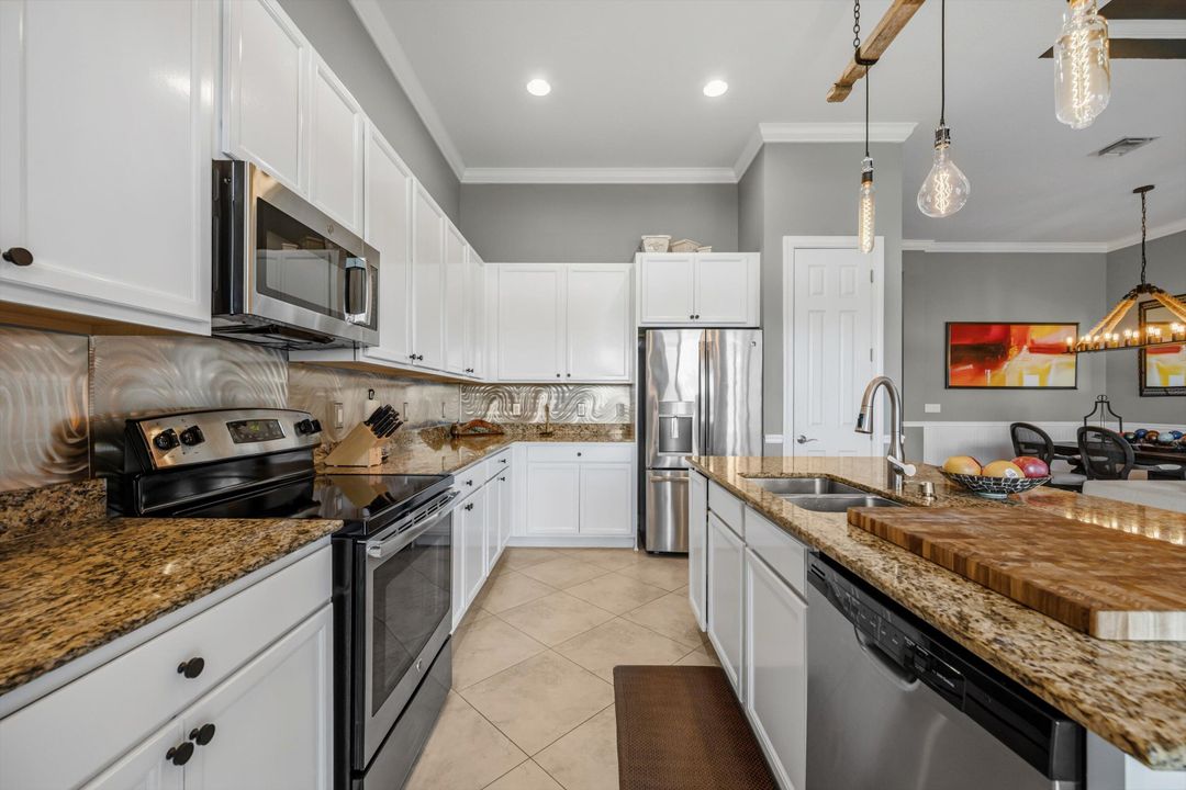 For Sale: $525,000 (3 beds, 3 baths, 2167 Square Feet)