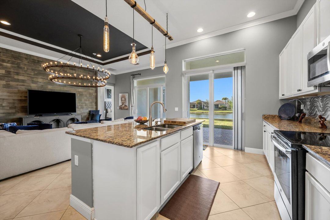 For Sale: $525,000 (3 beds, 3 baths, 2167 Square Feet)