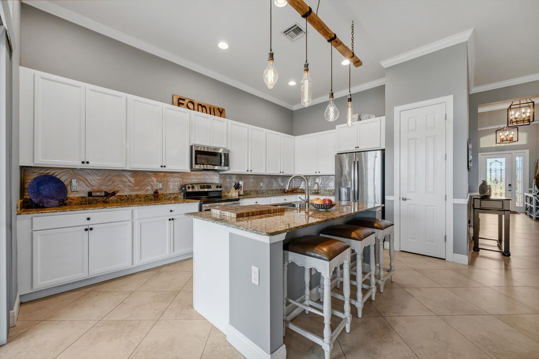 For Sale: $525,000 (3 beds, 3 baths, 2167 Square Feet)