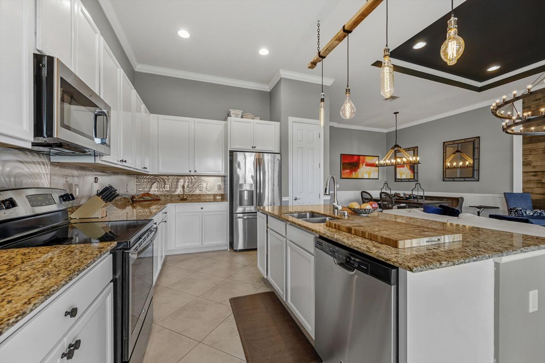 For Sale: $525,000 (3 beds, 3 baths, 2167 Square Feet)