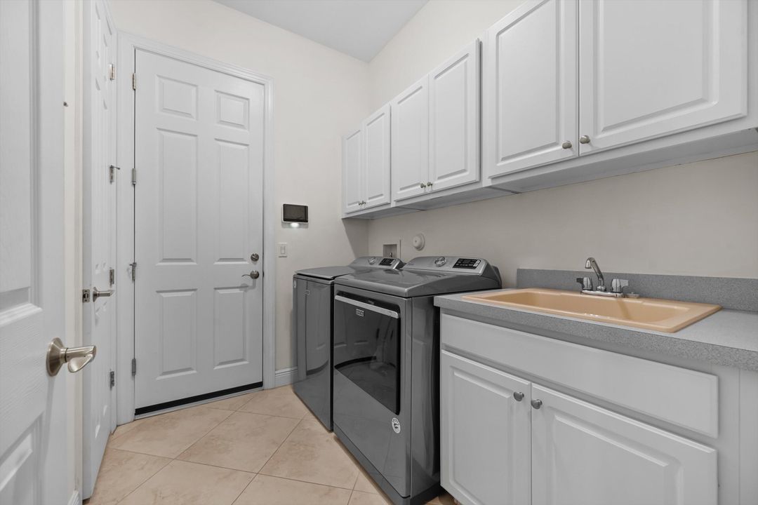 For Sale: $525,000 (3 beds, 3 baths, 2167 Square Feet)