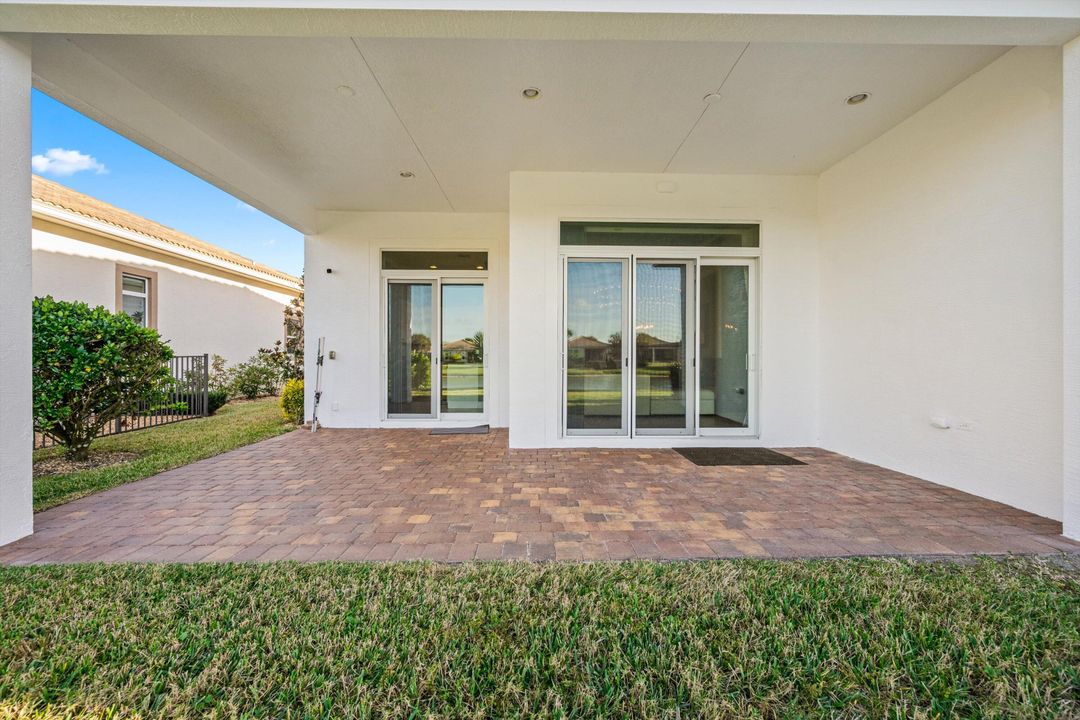 For Sale: $525,000 (3 beds, 3 baths, 2167 Square Feet)