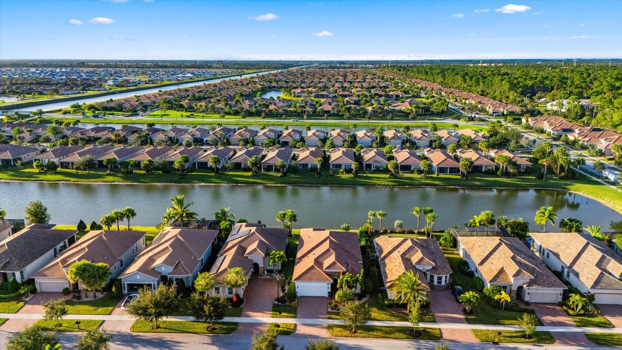 For Sale: $525,000 (3 beds, 3 baths, 2167 Square Feet)