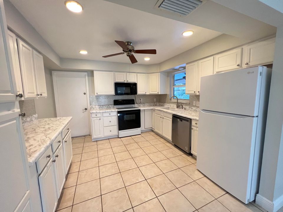 For Rent: $3,100 (2 beds, 2 baths, 1333 Square Feet)