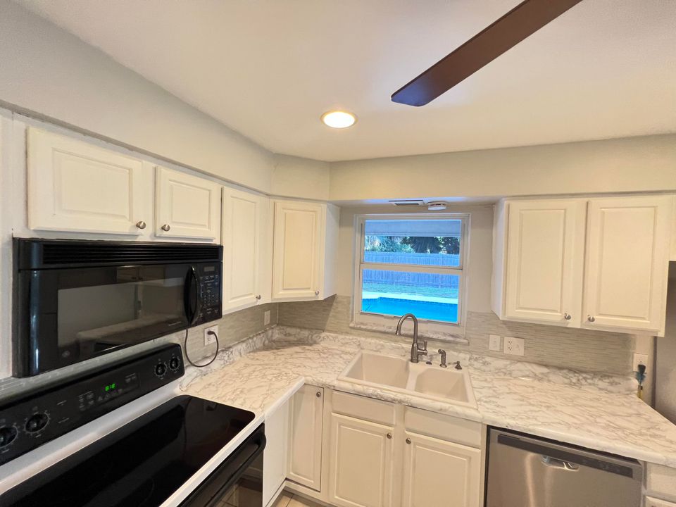 For Rent: $3,100 (2 beds, 2 baths, 1333 Square Feet)