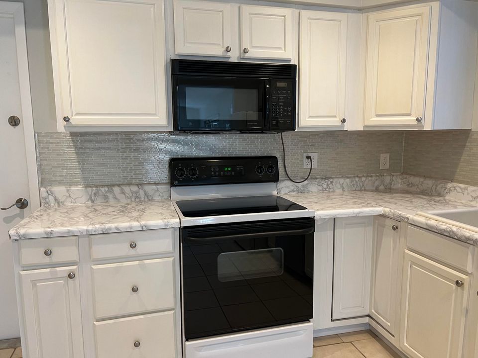 For Rent: $3,100 (2 beds, 2 baths, 1333 Square Feet)