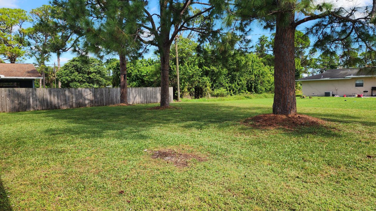 For Rent: $2,100 (3 beds, 2 baths, 1176 Square Feet)