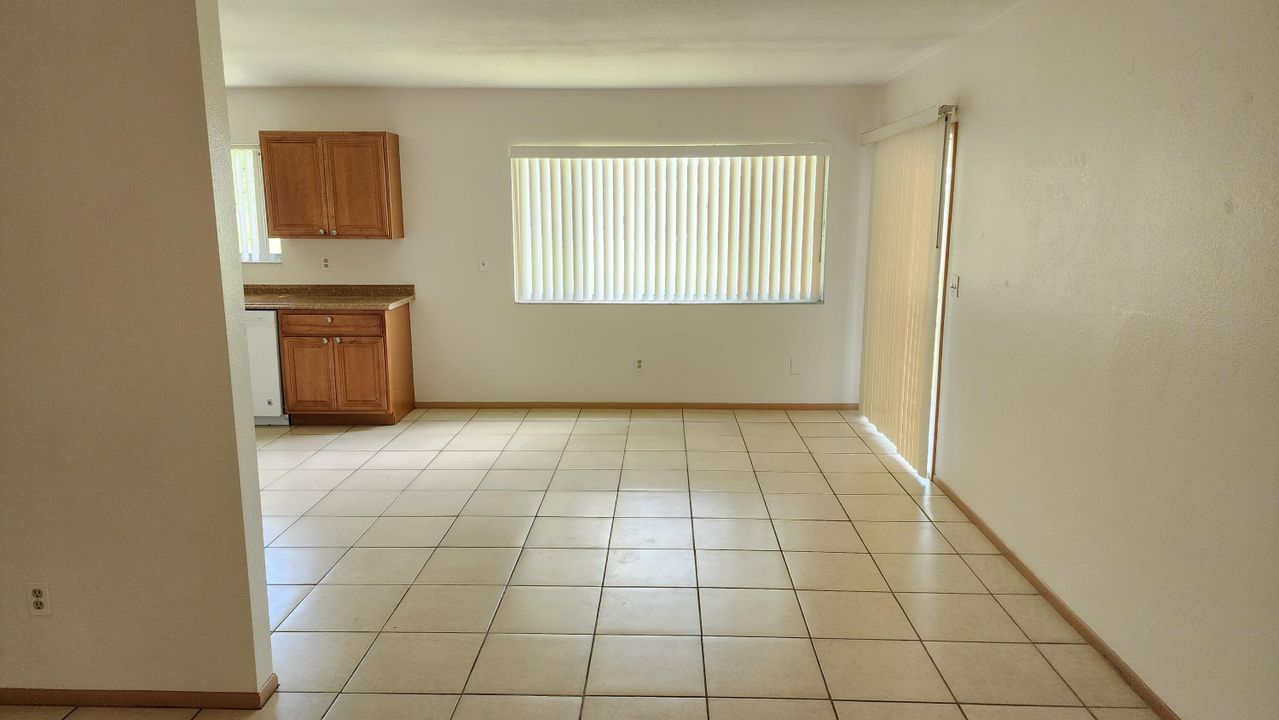 For Rent: $2,100 (3 beds, 2 baths, 1176 Square Feet)