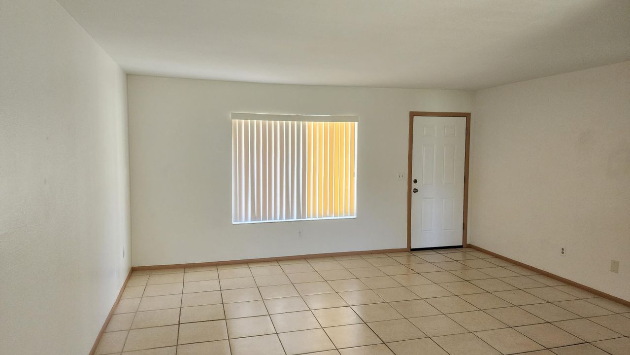 For Rent: $2,100 (3 beds, 2 baths, 1176 Square Feet)