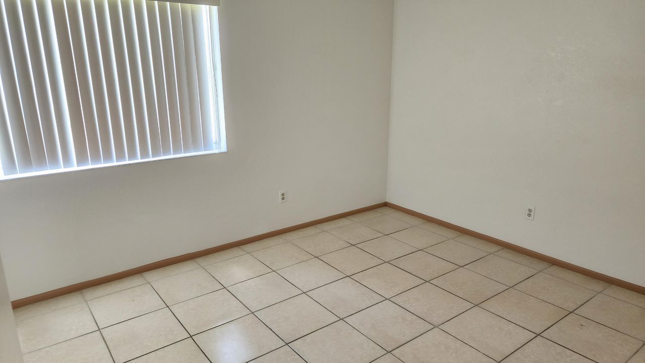 For Rent: $2,100 (3 beds, 2 baths, 1176 Square Feet)