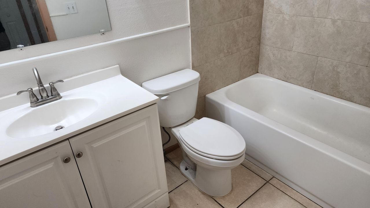 For Rent: $2,100 (3 beds, 2 baths, 1176 Square Feet)