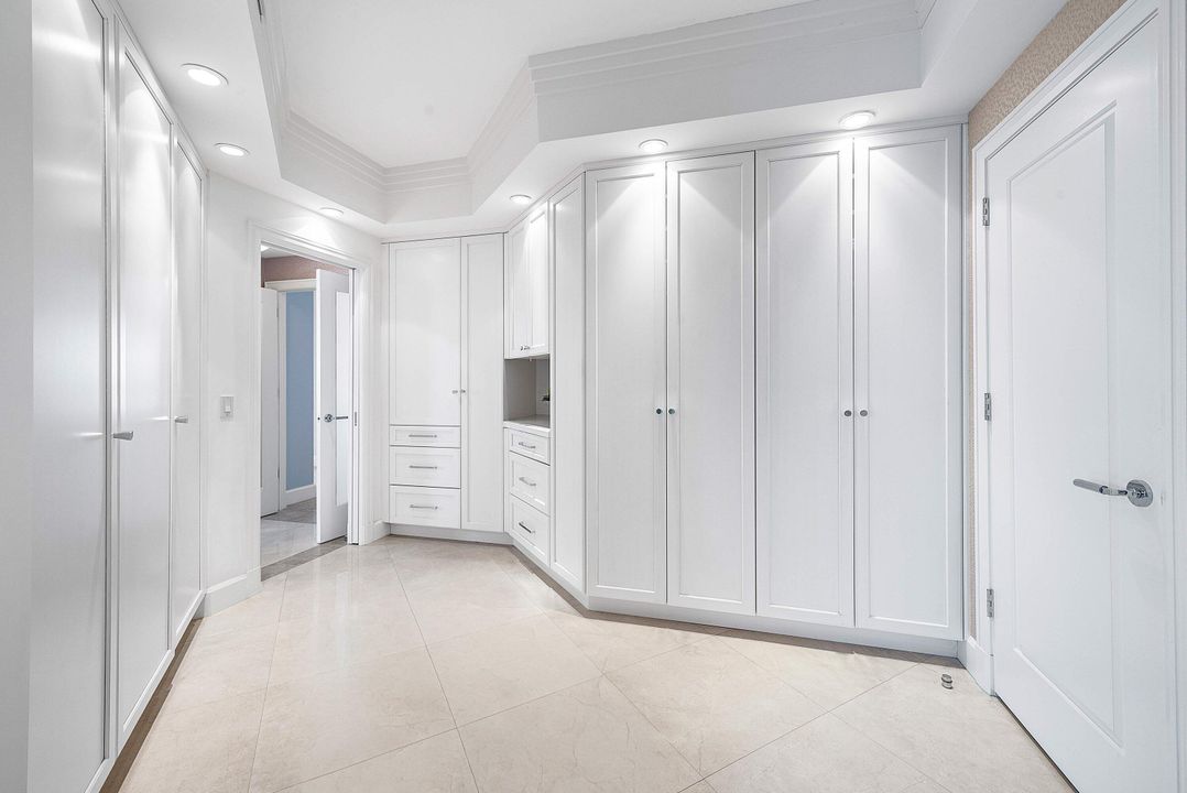 For Rent: $30,000 (3 beds, 3 baths, 3256 Square Feet)