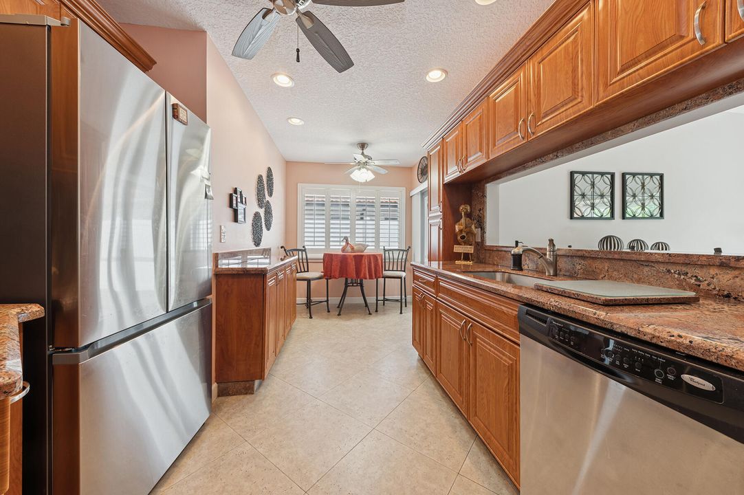 En Venta: $695,000 (3 camas, 2 baños, 1572 Pies cuadrados)