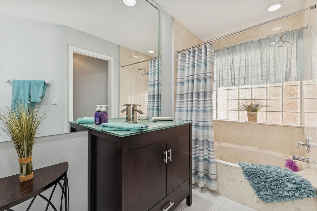 En Venta: $695,000 (3 camas, 2 baños, 1572 Pies cuadrados)