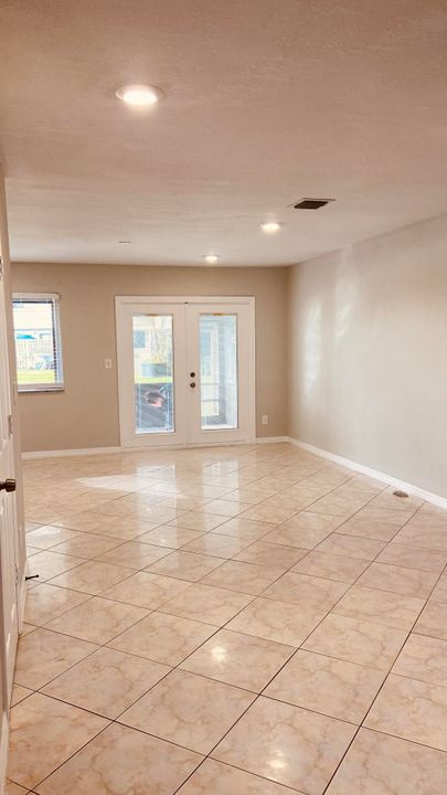 For Sale: $299,000 (3 beds, 2 baths, 1226 Square Feet)