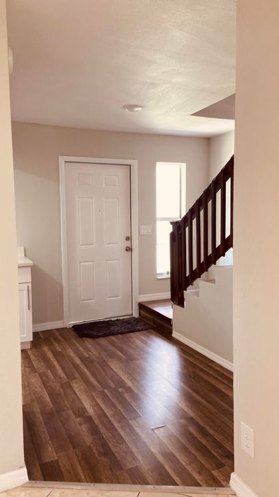 For Sale: $299,000 (3 beds, 2 baths, 1226 Square Feet)