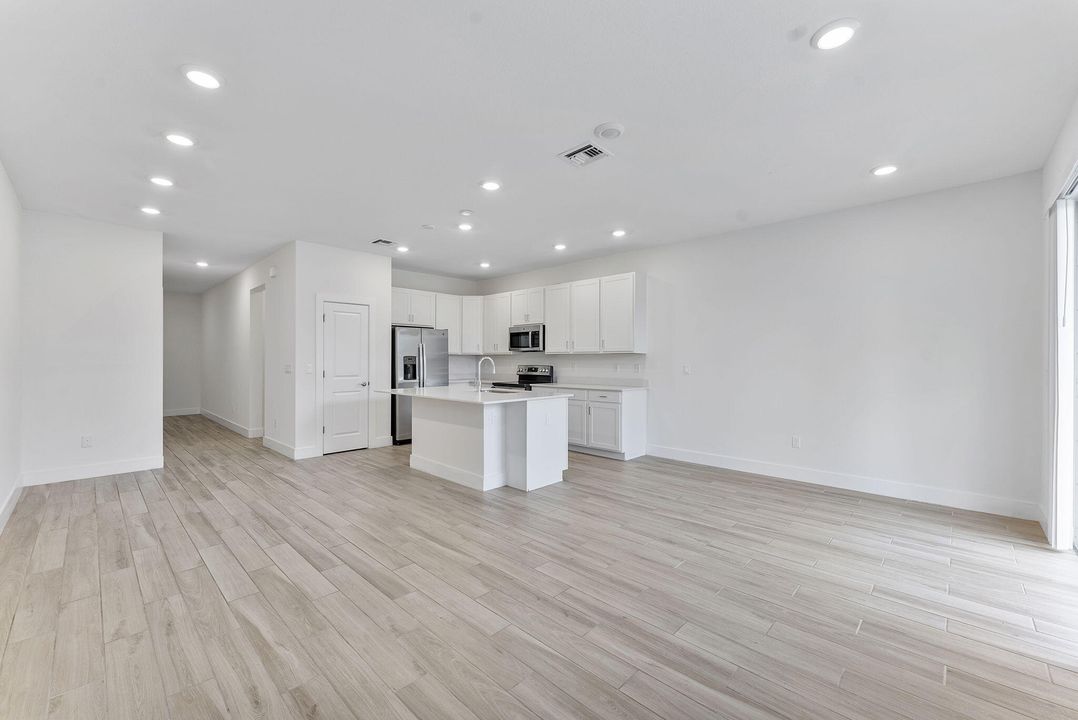 En Venta: $415,000 (3 camas, 2 baños, 1652 Pies cuadrados)