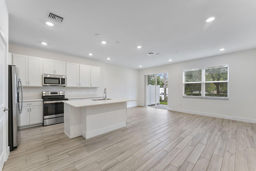 En Venta: $415,000 (3 camas, 2 baños, 1652 Pies cuadrados)