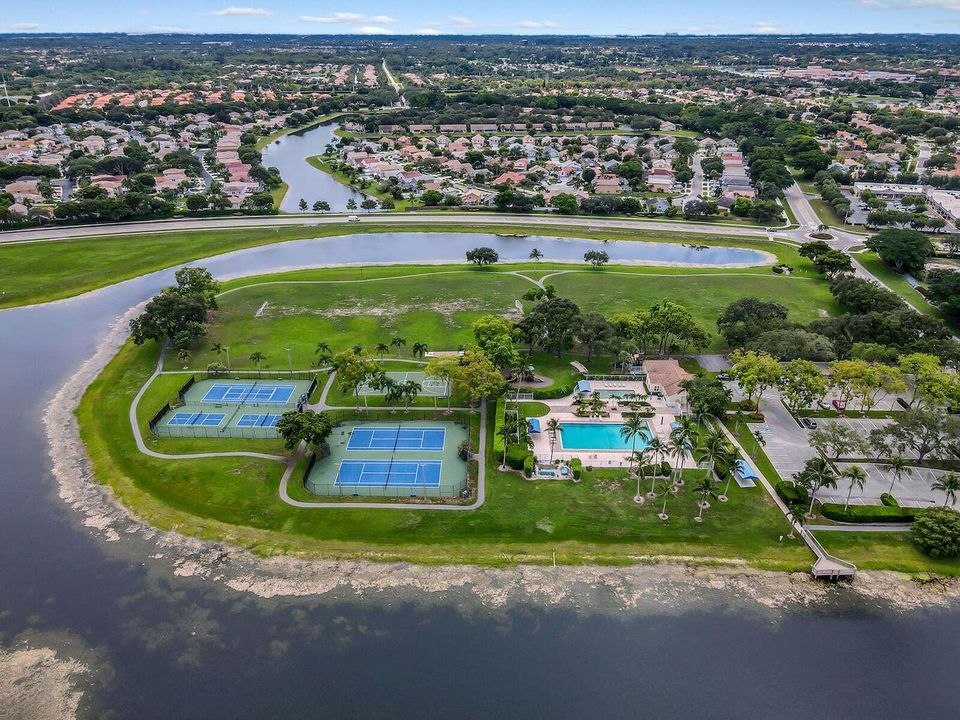 For Sale: $725,000 (4 beds, 3 baths, 2376 Square Feet)