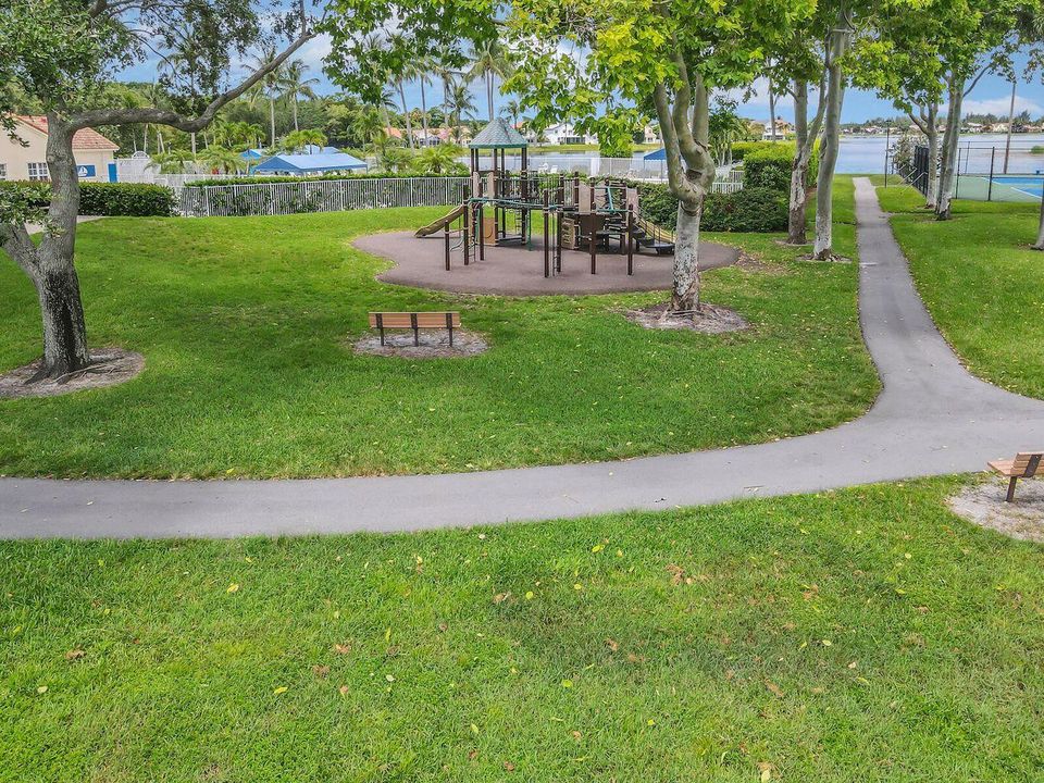 For Sale: $725,000 (4 beds, 3 baths, 2376 Square Feet)