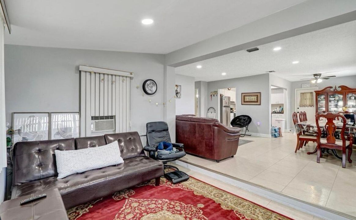 En Venta: $479,900 (3 camas, 2 baños, 1232 Pies cuadrados)