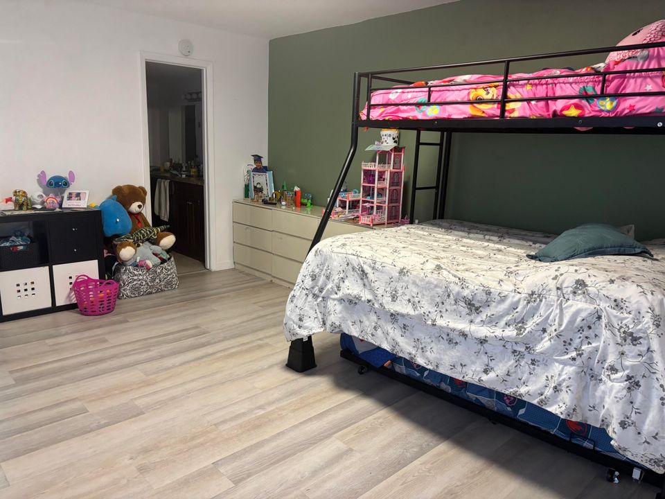 For Sale: $340,000 (2 beds, 2 baths, 1468 Square Feet)