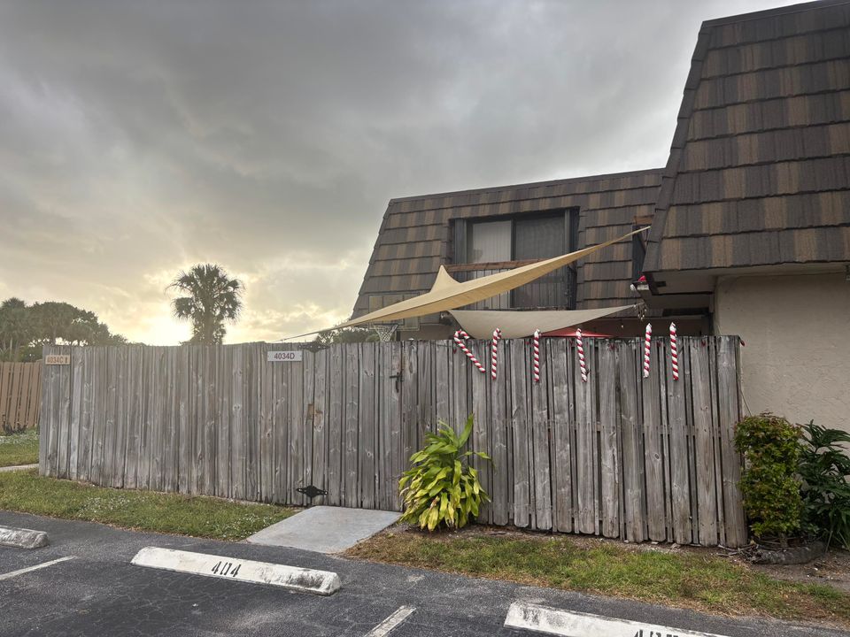 For Sale: $340,000 (2 beds, 2 baths, 1468 Square Feet)