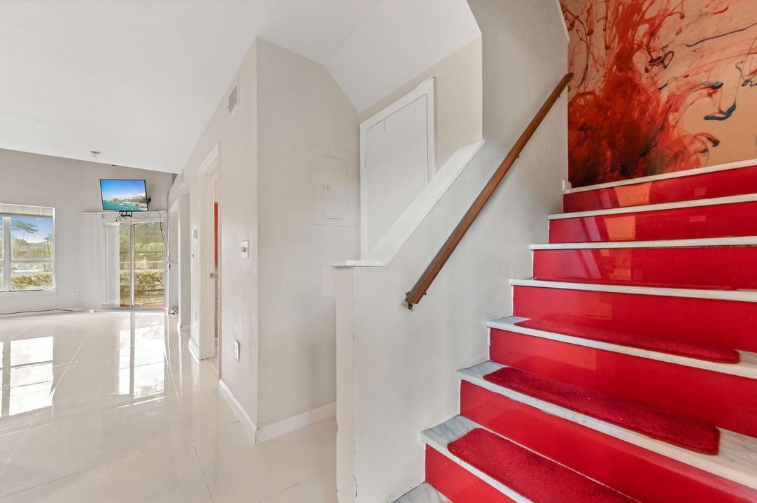 На продажу: $249,900 (2 спален, 2 ванн, 1246 Квадратных фут)