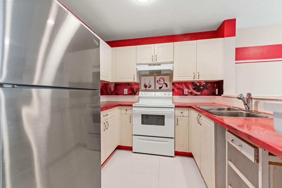 На продажу: $249,900 (2 спален, 2 ванн, 1246 Квадратных фут)