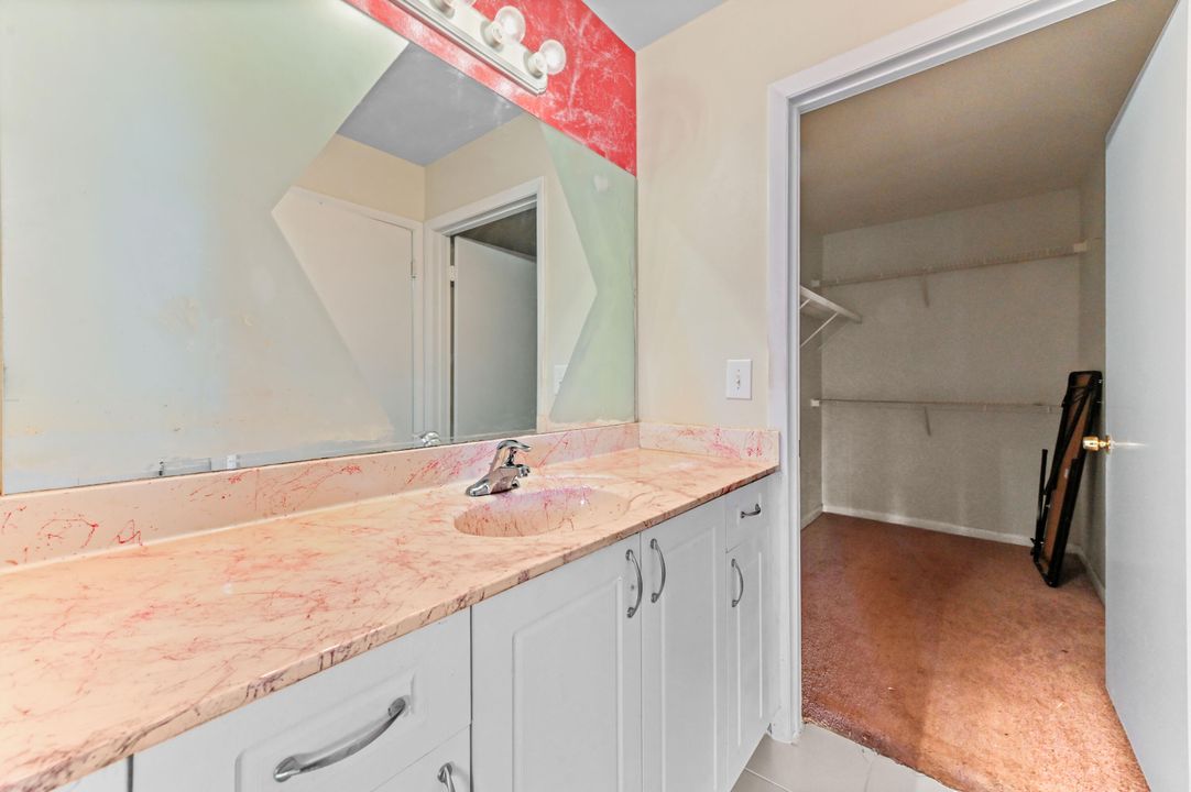 На продажу: $249,900 (2 спален, 2 ванн, 1246 Квадратных фут)