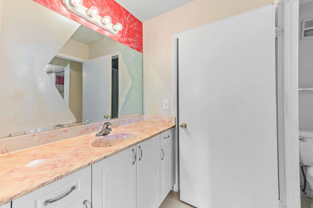 На продажу: $249,900 (2 спален, 2 ванн, 1246 Квадратных фут)