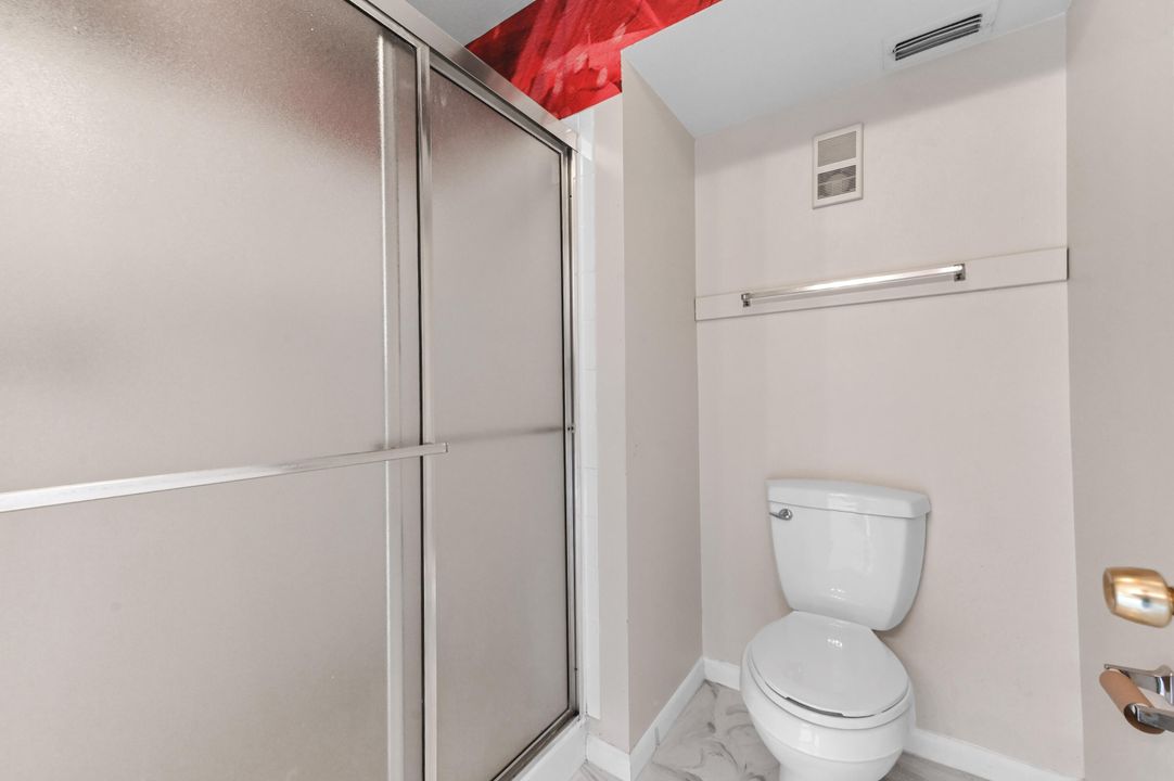 На продажу: $249,900 (2 спален, 2 ванн, 1246 Квадратных фут)