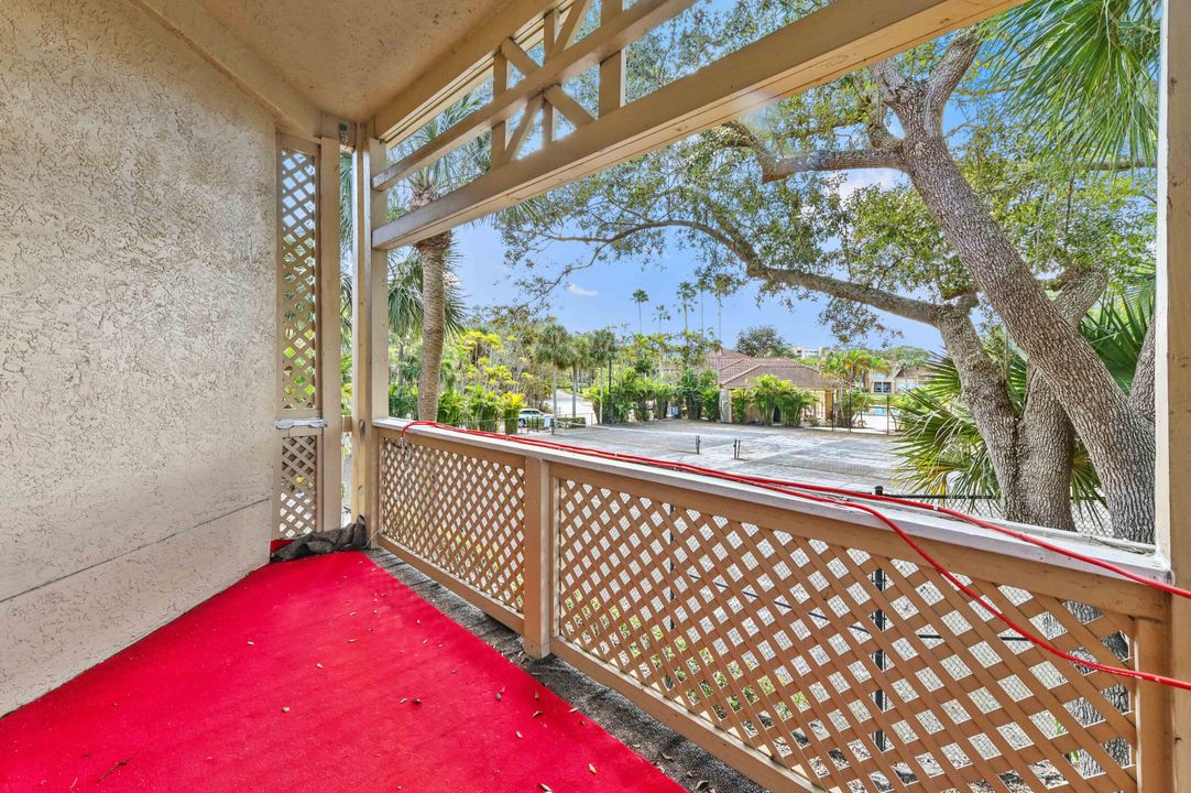 На продажу: $249,900 (2 спален, 2 ванн, 1246 Квадратных фут)