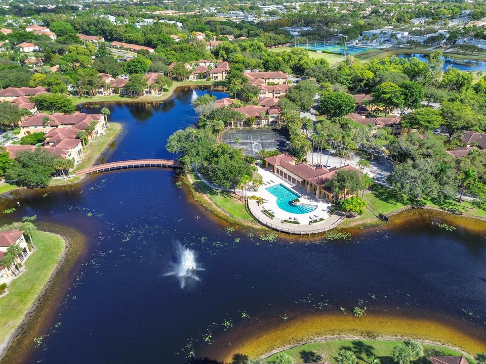 На продажу: $249,900 (2 спален, 2 ванн, 1246 Квадратных фут)