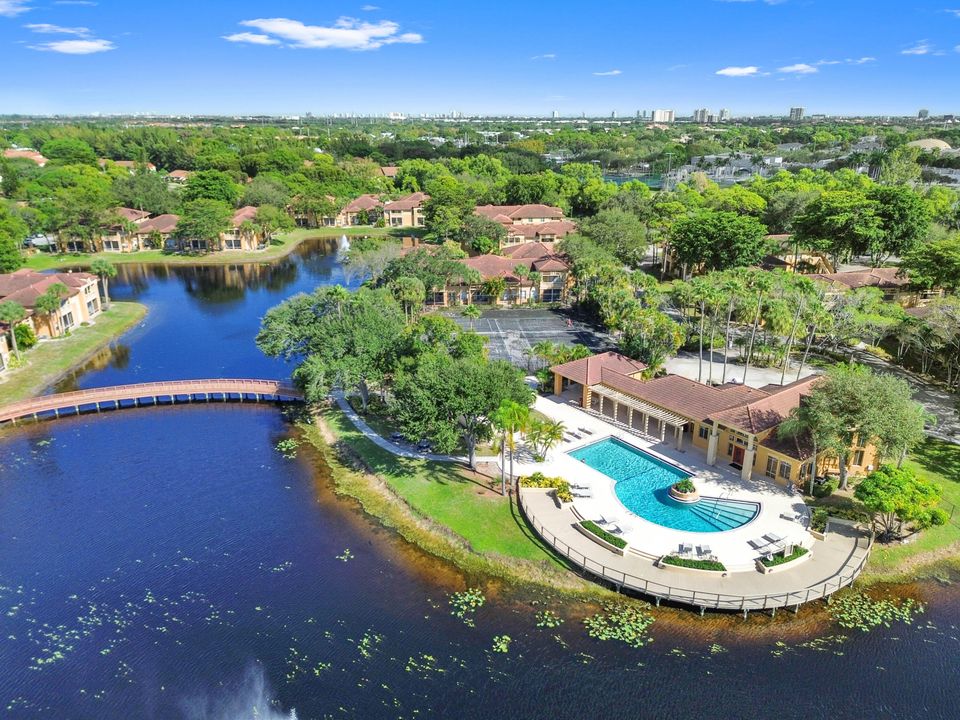 На продажу: $249,900 (2 спален, 2 ванн, 1246 Квадратных фут)