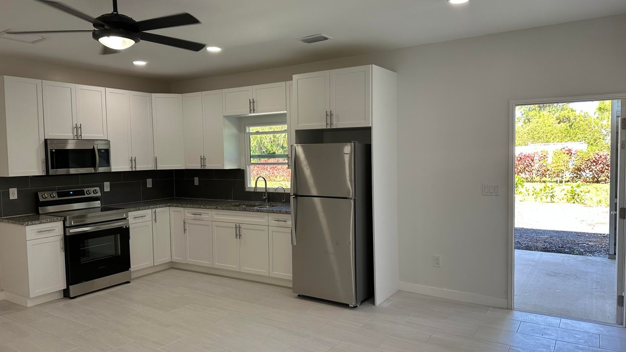 For Rent: $1,800 (1 beds, 1 baths, 600 Square Feet)