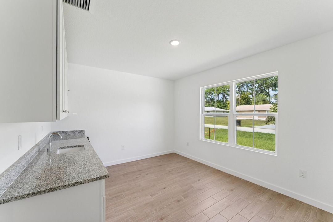 For Sale: $474,995 (4 beds, 3 baths, 2094 Square Feet)