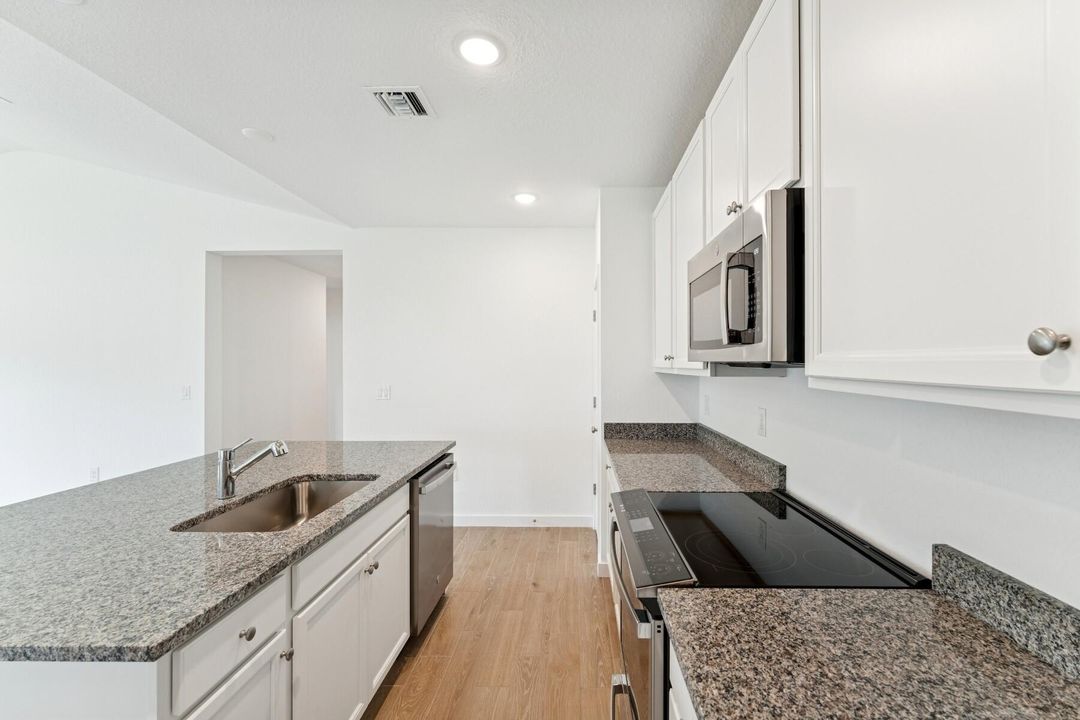 For Sale: $474,995 (4 beds, 3 baths, 2094 Square Feet)