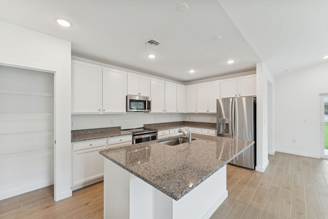 For Sale: $474,995 (4 beds, 3 baths, 2094 Square Feet)