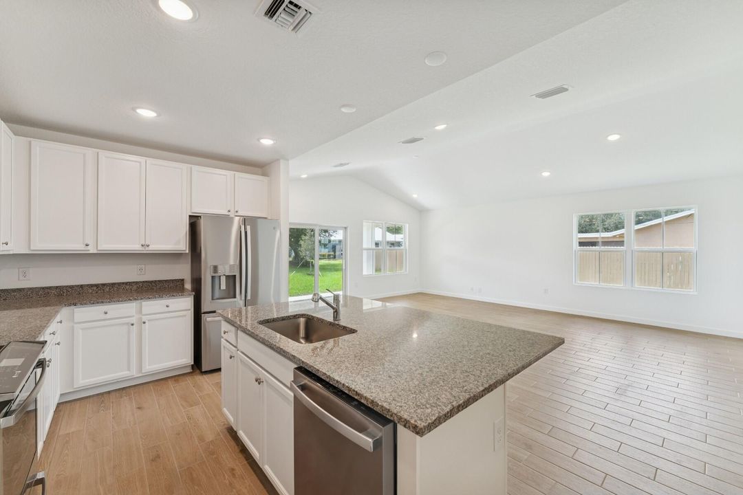 For Sale: $474,995 (4 beds, 3 baths, 2094 Square Feet)