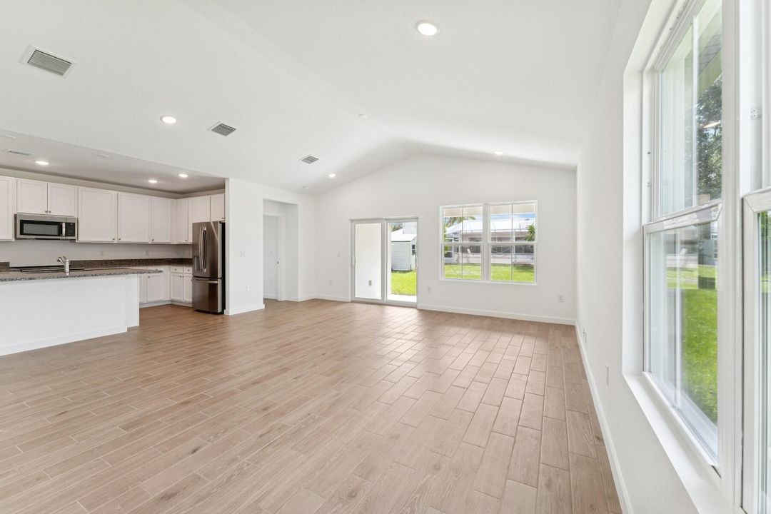 For Sale: $474,995 (4 beds, 3 baths, 2094 Square Feet)