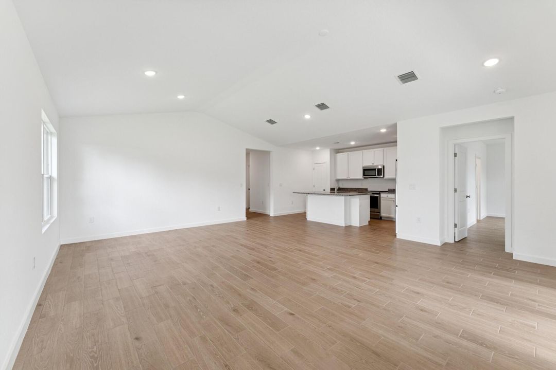 For Sale: $474,995 (4 beds, 3 baths, 2094 Square Feet)