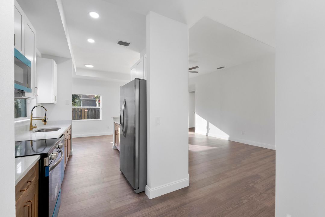 For Sale: $460,000 (2 beds, 2 baths, 1077 Square Feet)